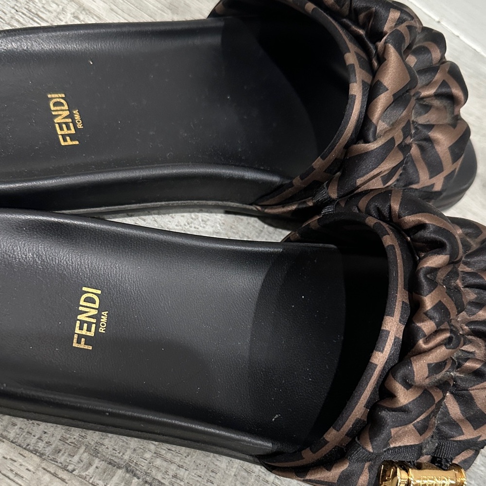 Fendi Women's Black and Brown Patterned Slide Sandals - Picture 5 of 15